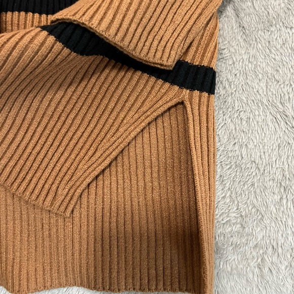 •SOLD•NWOT Abercrombie & Fitch Soft Collection Striped Sweater - Picture 5 of 5